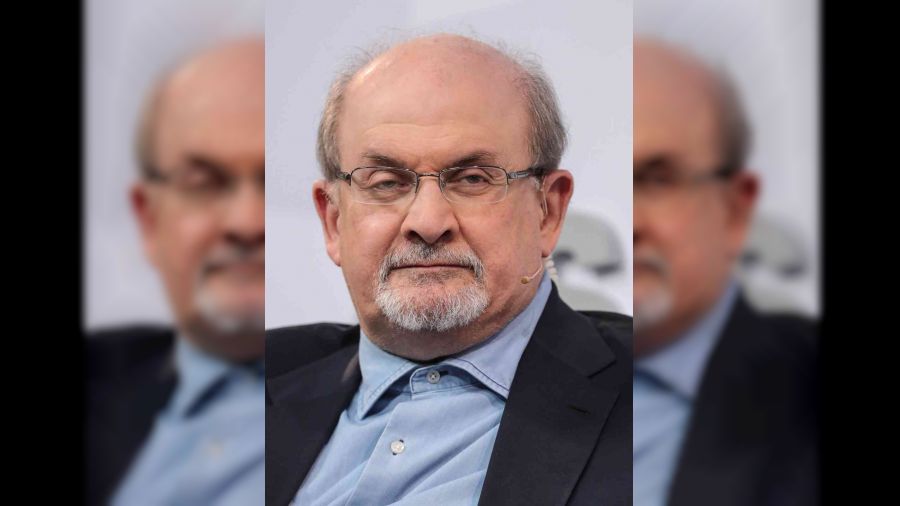 İngiliz yazar Salman Rüşdi boynundan bıçaklandı