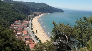 nkumu Plaj: ncecik kumlar, masmavi deniz ve yemyeil da