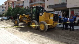İş makinesinin altında kalan işçi hayatını kaybetti
