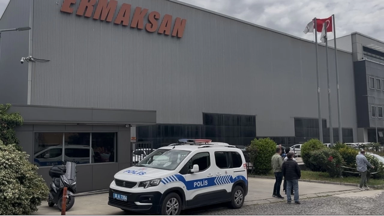 �� makinesinin alt�nda kalan i��i �ld�