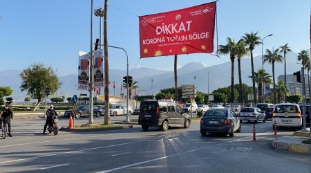 İskenderun'da afişli korona uyarısı