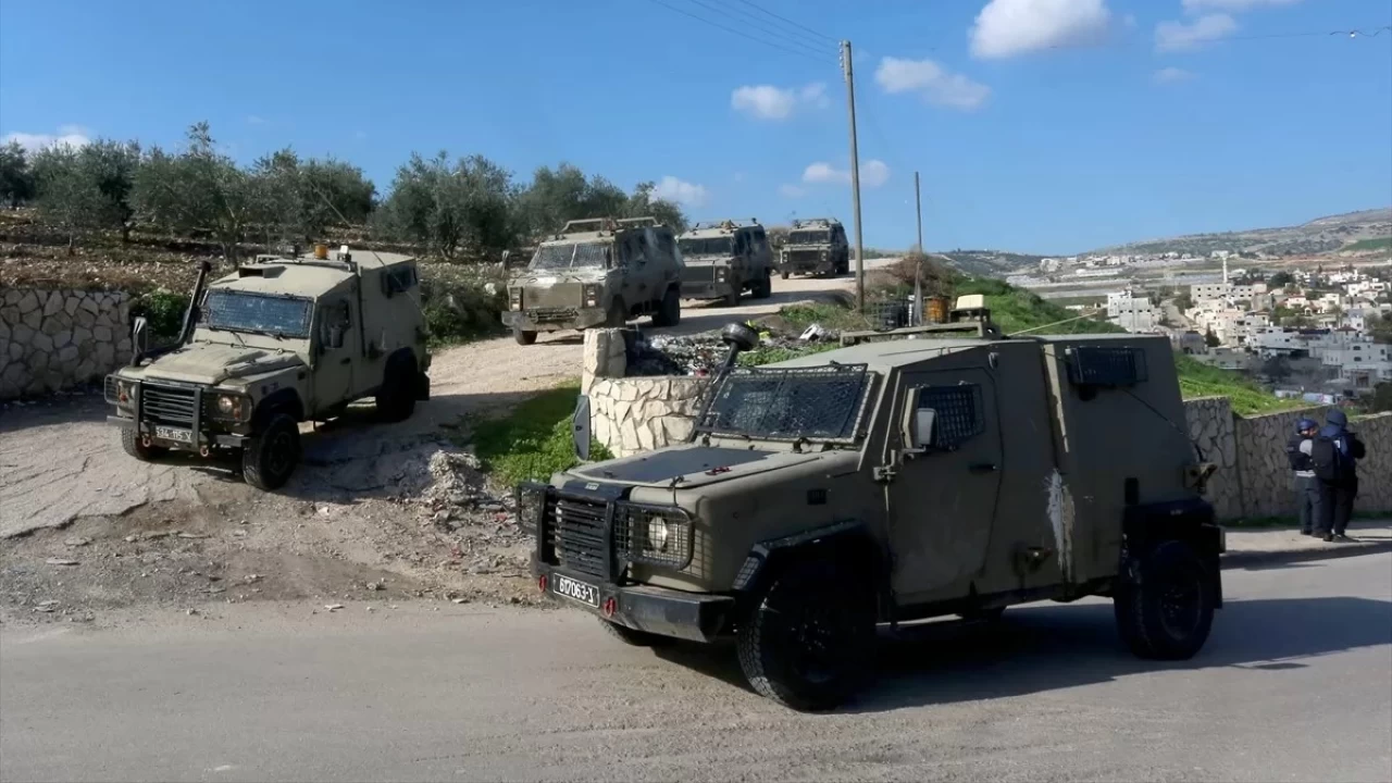 İsrail, Batı Şeria'daki El-Faria Mülteci Kampı'na baskın düzenledi