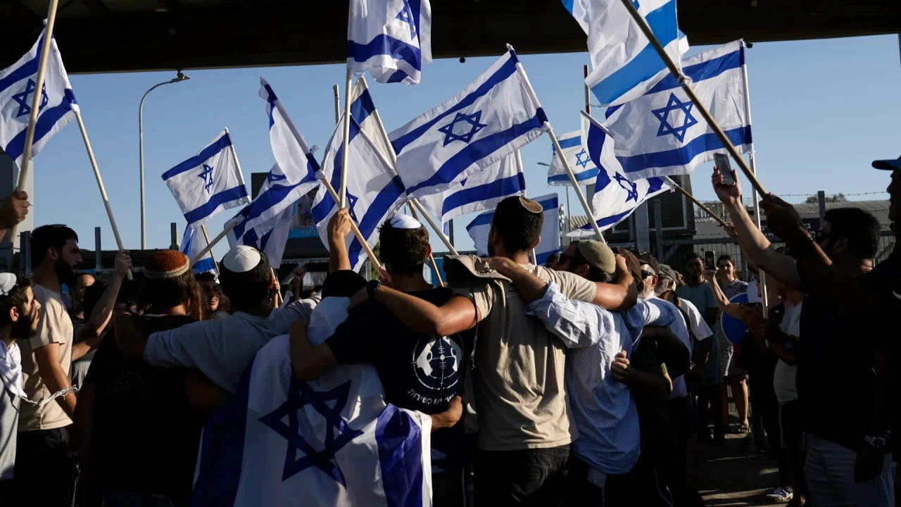 İsrail makamları tecavüzcü askerlerinin seyahat yasağını kaldırdı