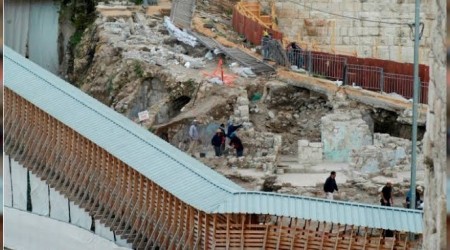 İsrail, Mescid-i Aksa'ya ulaştıran tarihi merdiveni yıktı