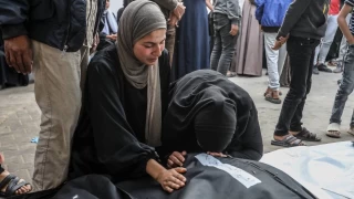 İsrail'in Refah'taki iki eve saldırısında hayatını kaybedenlerin sayısı 24'e yükseldi