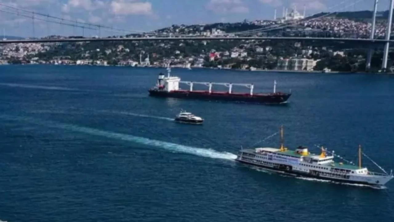 İstanbul Boğazı yeniden gemi trafiğine açıldı