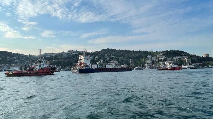 İstanbul Boğazı'nda kargo gemisi makine arızası yaptı