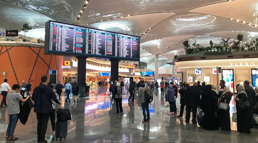�stanbul Havaliman�'nda yabanc�lar� doland�rd�lar