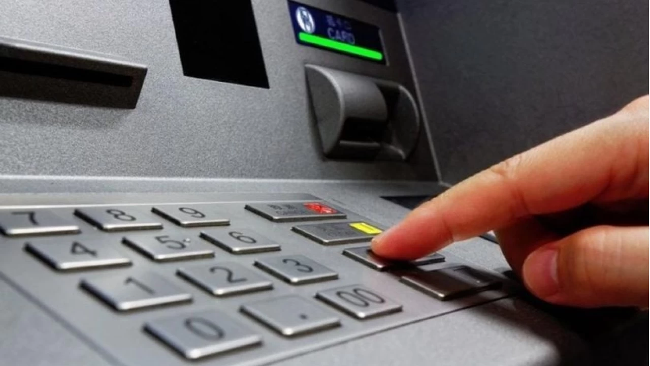 İstanbul'da birçok ATM'den yaklaşık 200 bin TL çalan zanlı yakalandı