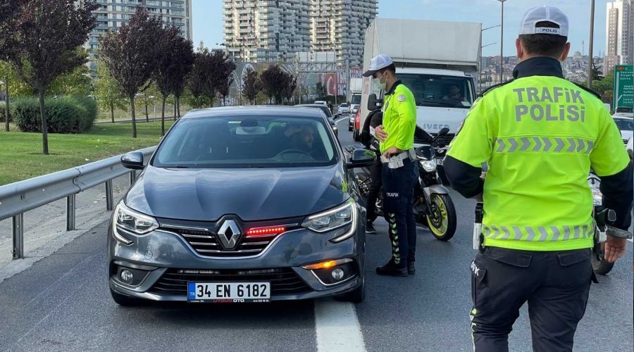 İstanbul'da çakarlı araç denetimi