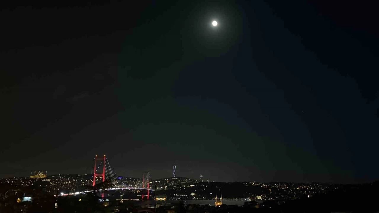 �stanbul'da dolunay manzaras�