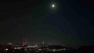 İstanbul'da dolunay manzarası
