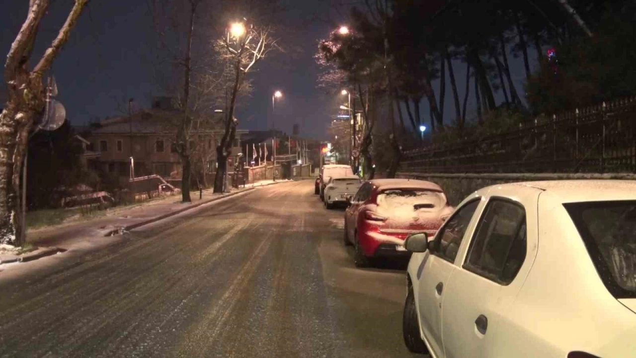 İstanbul'da kar yeniden başladı