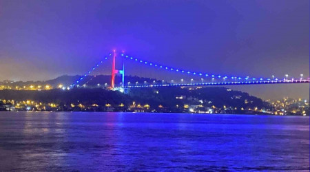 İstanbul'da köprüler Trabzonspor'un renkleriyle ışıklandırıldı