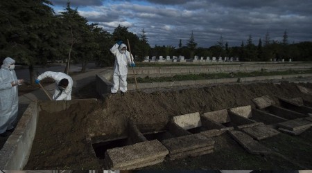 İstanbul'da koronavirüs definleri görüntülendi