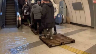 İstanbul'da metrobüs alt geçidi su bastı