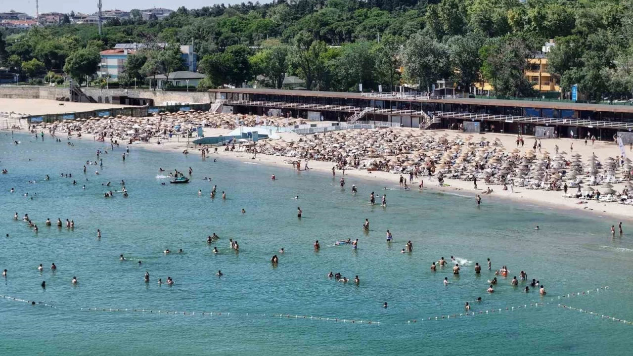 İstanbul'da plajlar doldu taştı