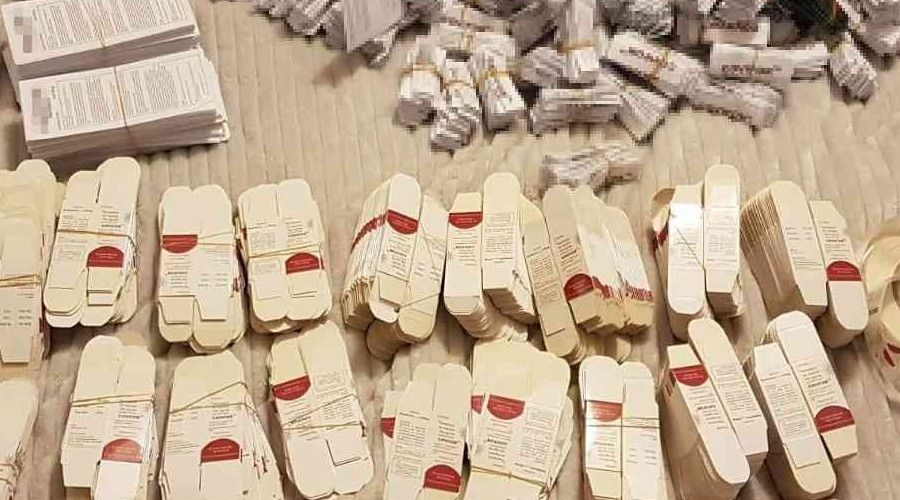 �stanbul'da sahte ila� depolar�na bask�n