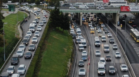 stanbul'da trafik mesaisi erken balad