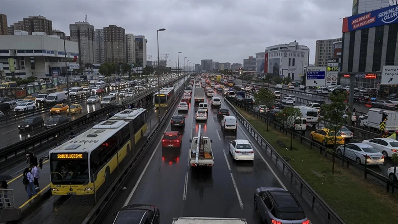 stanbul'da yal havann etkisiyle trafik younluu yzde 74'e ulat
