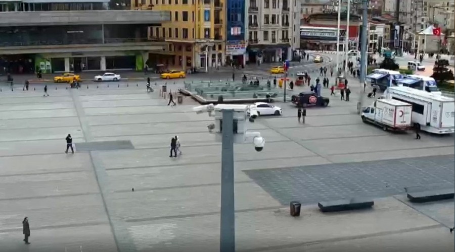 İstanbul’un meydanları boşaldı