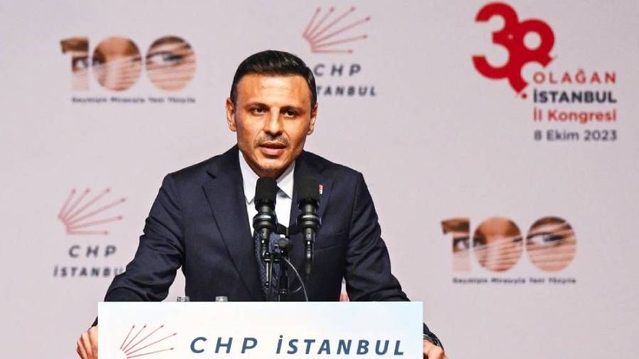 ��te CHP �stanbul �l Ba�kan� se�ilen �zg�r �elik'i ilk tebrik eden iki isim