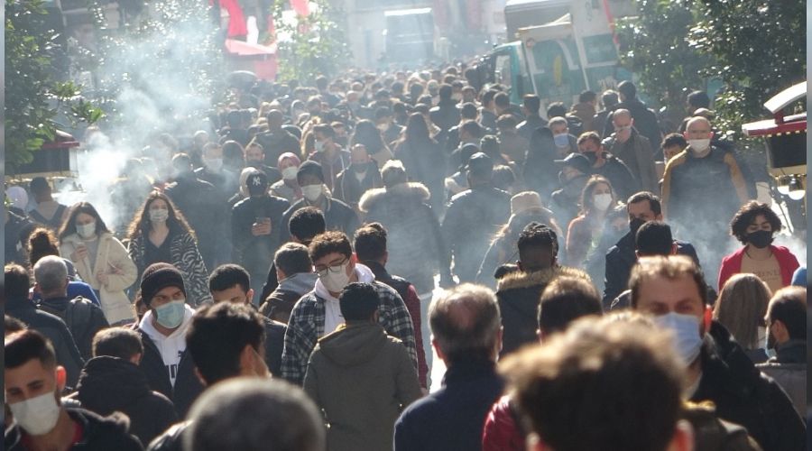 İstiklal Caddesi'ndeki kalabalık pes dedirtti