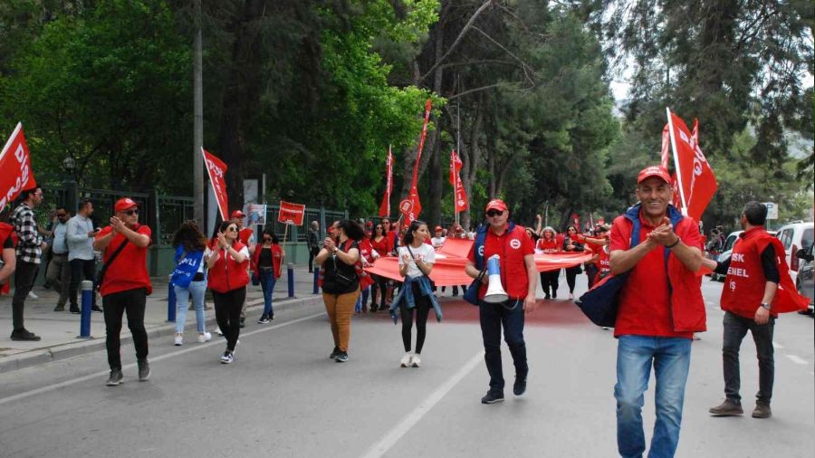 İzmir'de 1 Mayıs kutlamaları