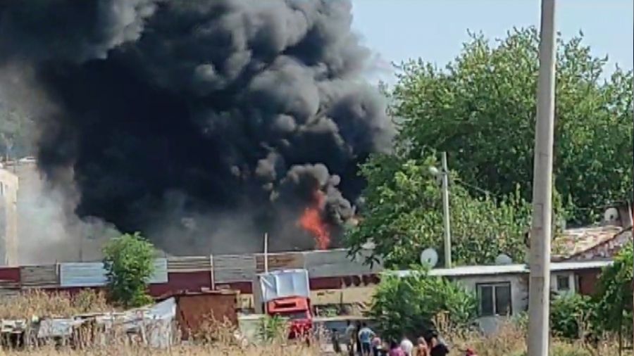 zmir'de hurda deposunda korkutan yangn