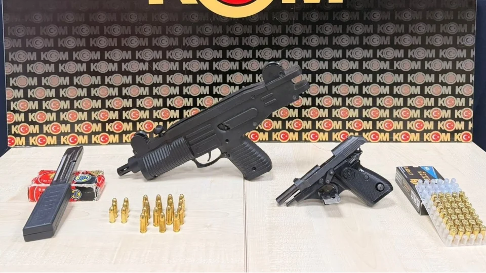 �zmir'de su� �rg�t� �yesi yakaland�