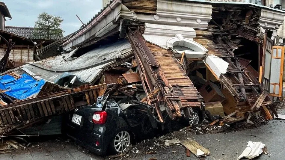 Japonya'da 7,1 b�y�kl���ndeki depremde �lenlerin say�s� 35'e y�kseldi