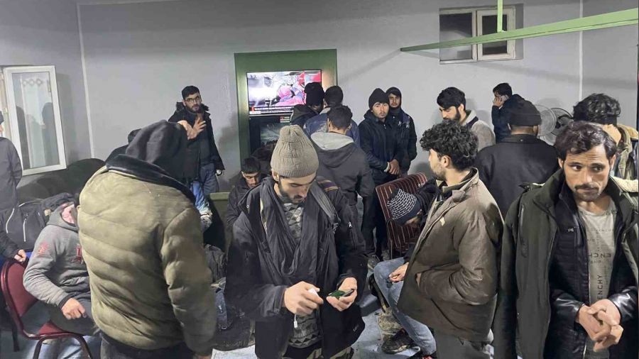 Ka�ak g�� devam ediyor: 200 ki�i �stanbul diye Sakarya'ya getirdi