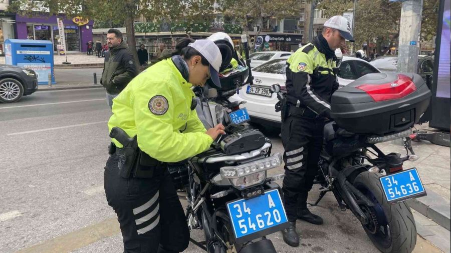 Kad�k�y'de 23 ki�iye 16 bin 794 TL para cezas� yaz�ld�