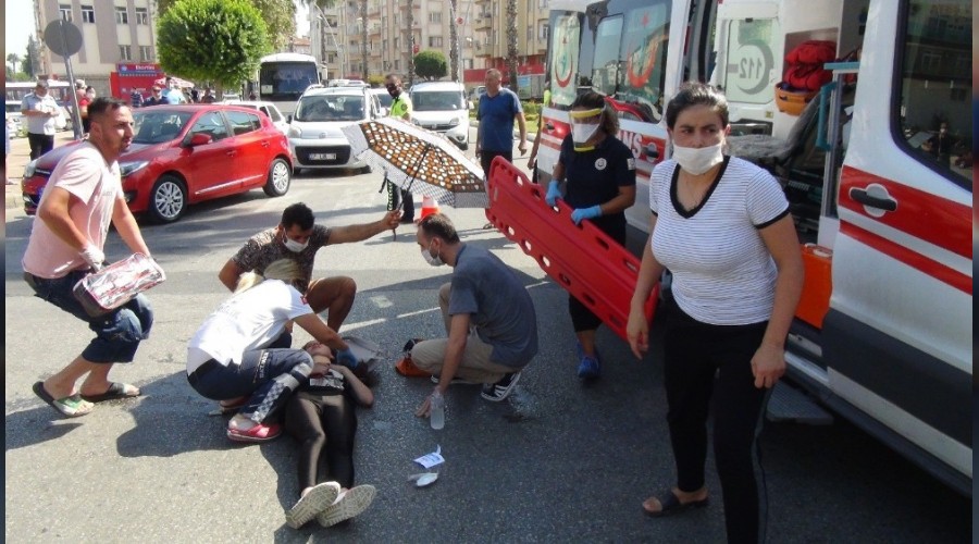 Kadın sürücü çarptığı genç kızın başından ayrılmadı