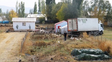 Kamyon şoförünün manevrası faciayı önledi