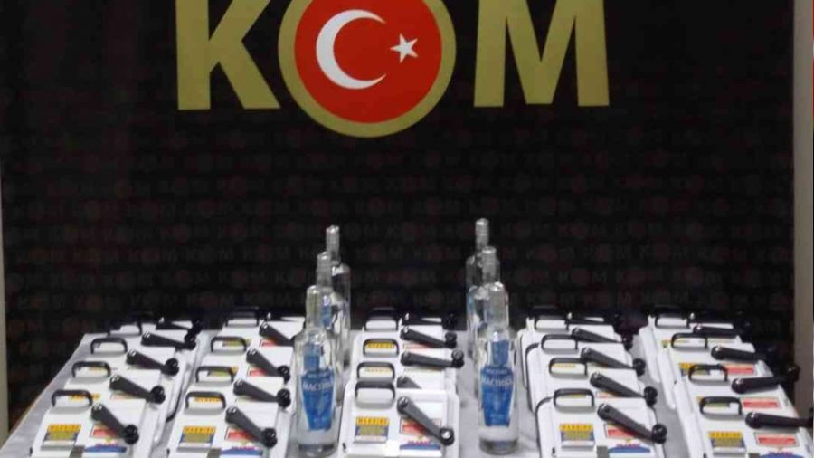 Kapıkule'de bir araçta gümrük kaçağı ürünler ele geçirildi
