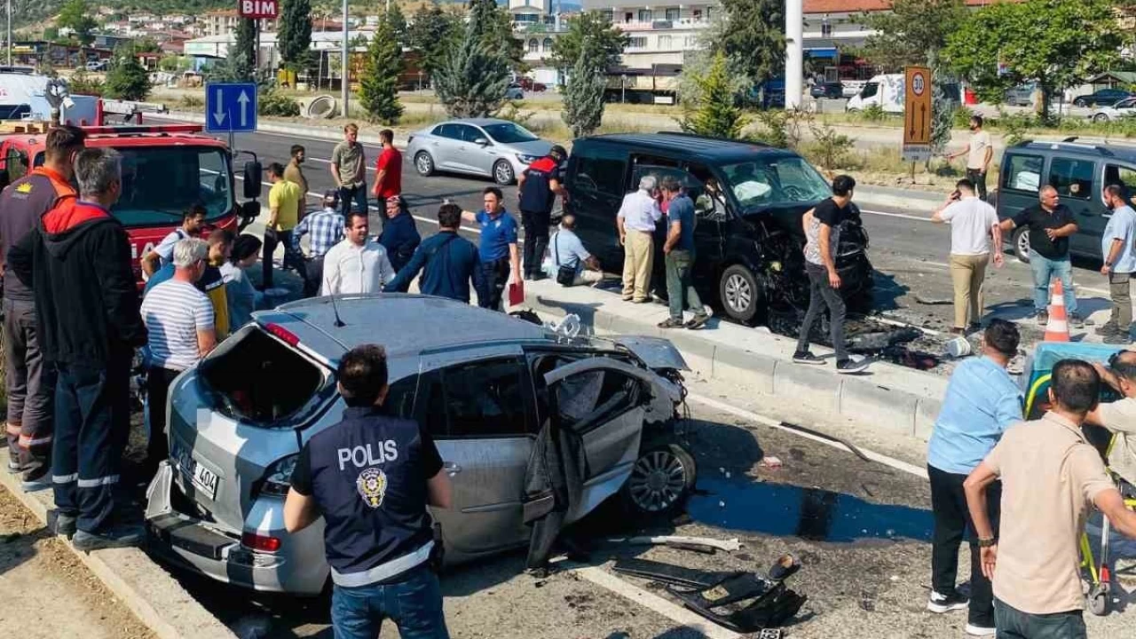 Karabük'te feci kaza: 1'i ağır 7 yaralı