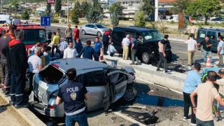 Karabk'te feci kaza: 1'i ar 7 yaral