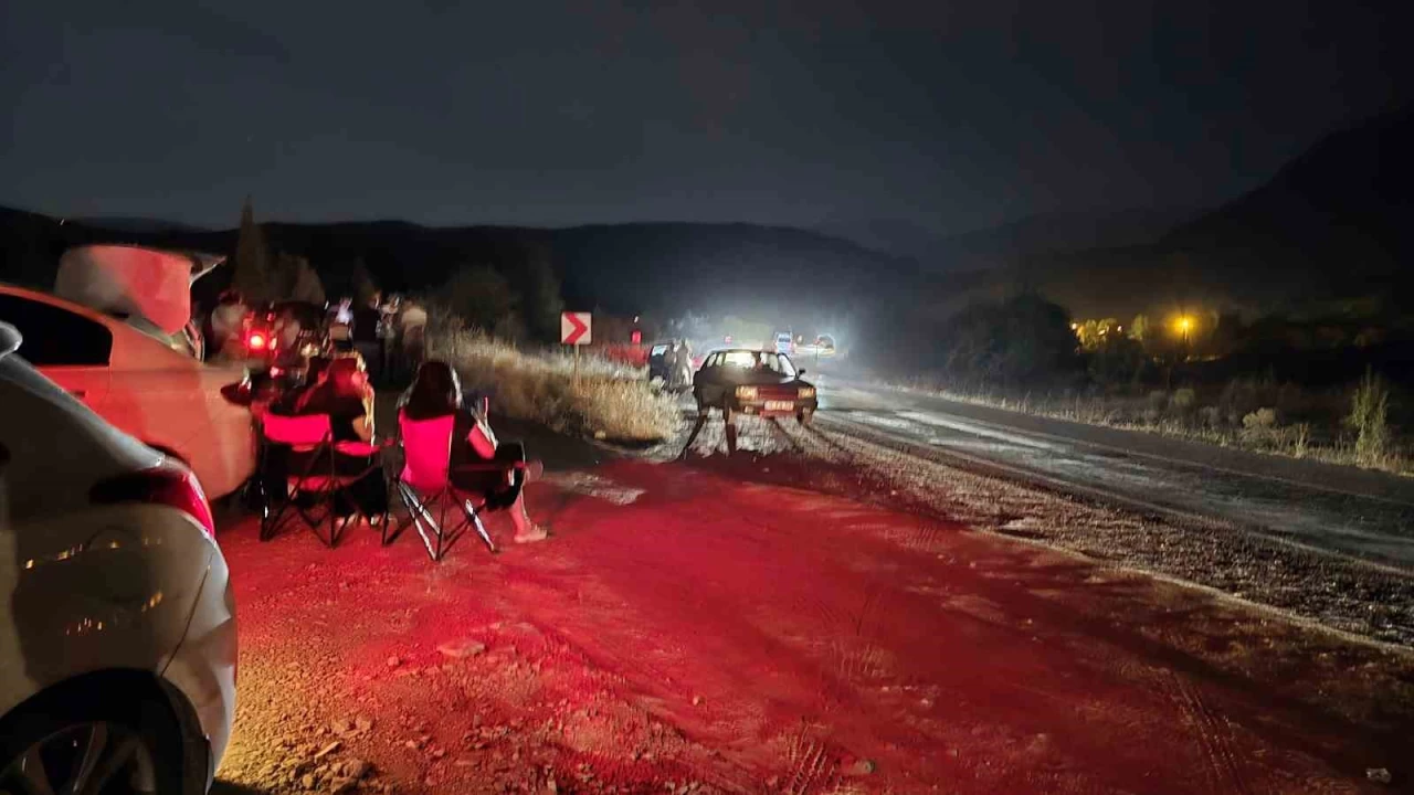 Karabük'te orman yangınını kamp sandalyesine yaslanıp izlediler