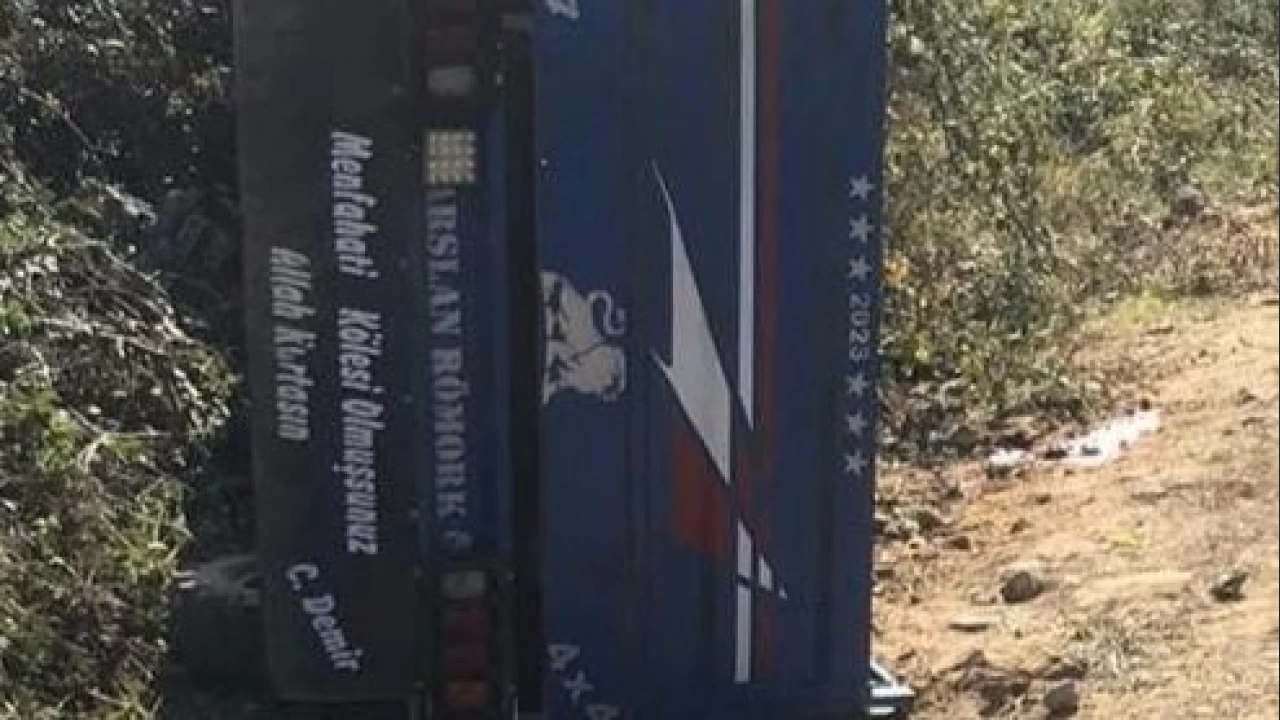 Karadeniz Ere�li'de tar�m arac� devrildi: 1 �l�, 2 yaral�