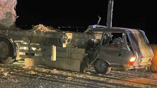 Karaman'da otomobil tra ok gibi sapland: Kar-koca hayatn kaybetti