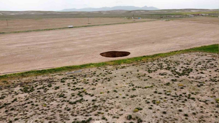 Karap�nar'da yeni obruk meydana geldi