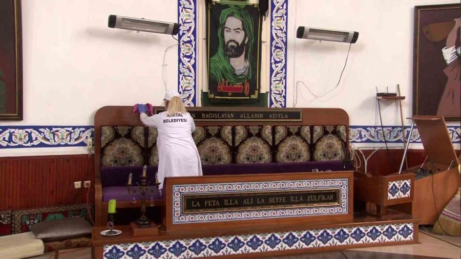 Kartal'da bayram� �ncesi camii ve cemevleri dezenfekte edildi