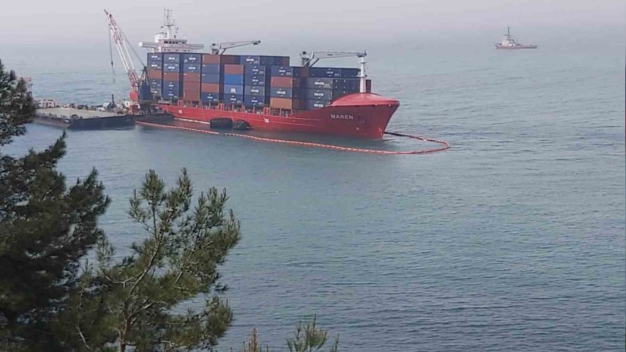 Kastamonu'da karaya oturan gemi yan yattı