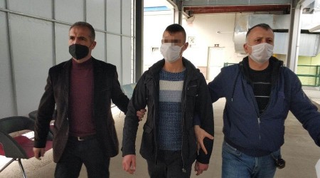 Kavgada bir kişinin kafasına ekmek bıçağı saplayan genç tutuklandı