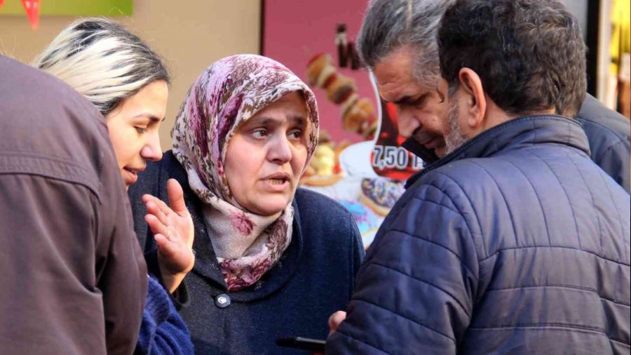 Kayınvalide ve gelinin kuyumcudaki dalgınlığı 40 bin liraya mal oldu