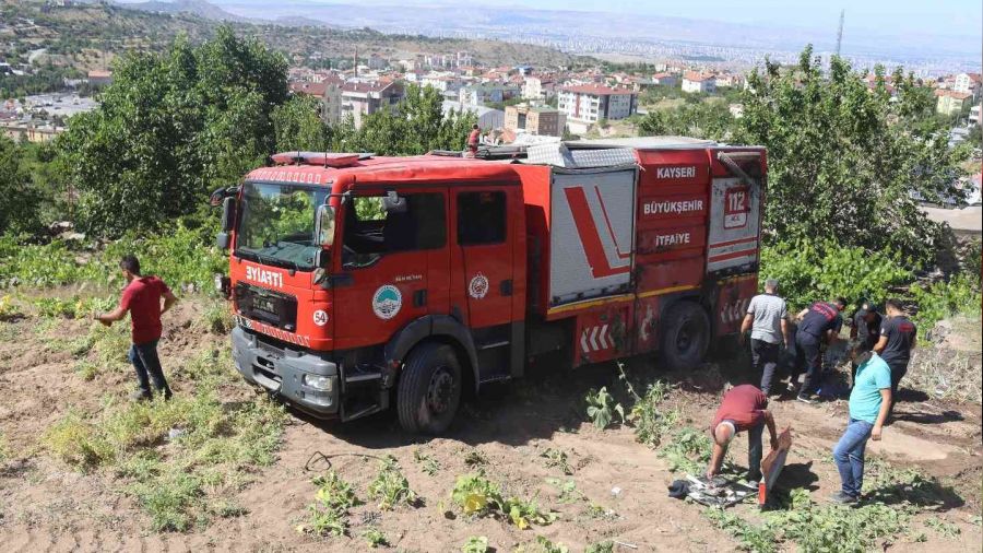 Kayseri'de itfaiye aracı devrildi, 4 itfaiye eri yaralandı