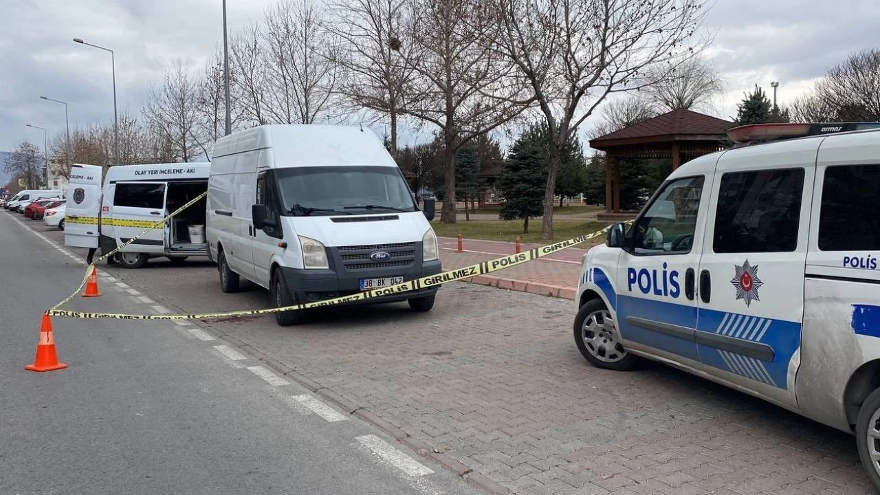 Kayseri'de karn�ndan vurulan �ah�s hayat�n� kaybetti