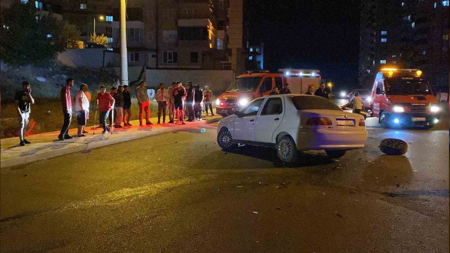 Kazada anne ve k�z� yaraland�, ara�taki 2 ki�i ka�t�