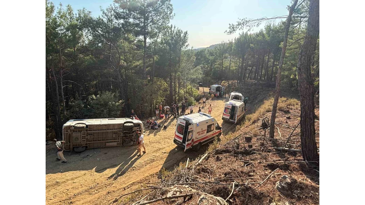 Kazda�lar�'nda tur minib�s� devrildi: 11 yaral�